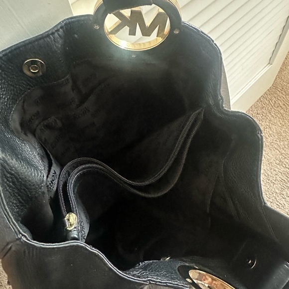 Michael Kors Fulton East West Black Pebbled Leather Tote. - Picture 8 of 8